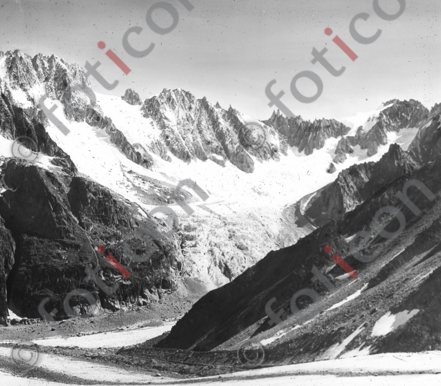 Blick vom Tacul-Gletscher auf Couvercle, Talèfere-Gletscher und Jardin ; View from Tacul glacier on Couvercle, Talèfere Glacier and Jardin (simon-73-030-sw.jpg)